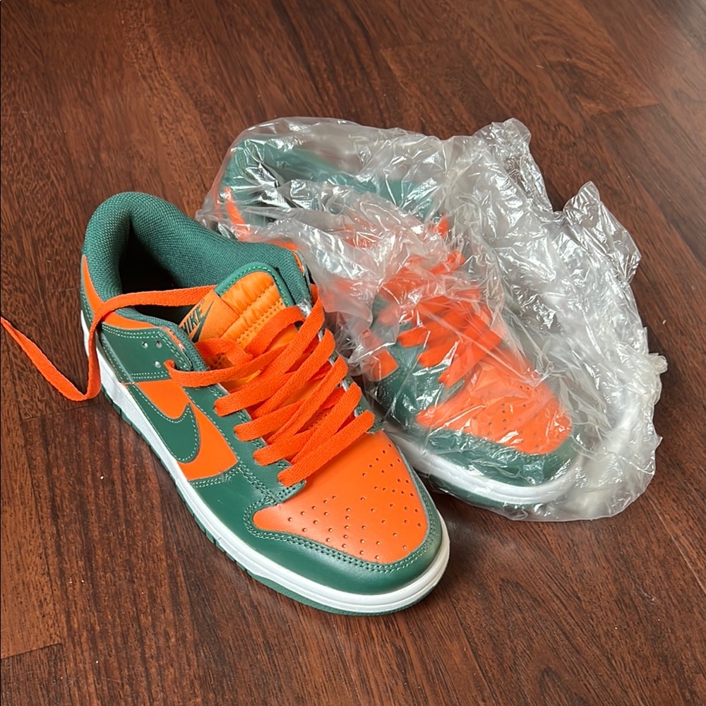 Nike Orange and Green Sneakers Low-Top Design